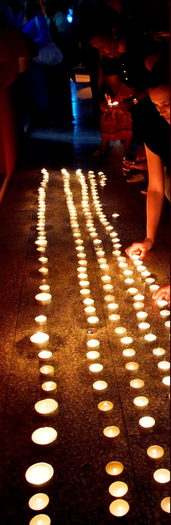 holguin peace candles